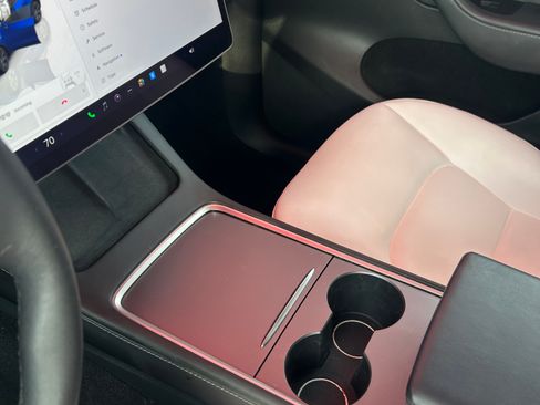 Used 2024 Tesla Model Y Long Range image 17