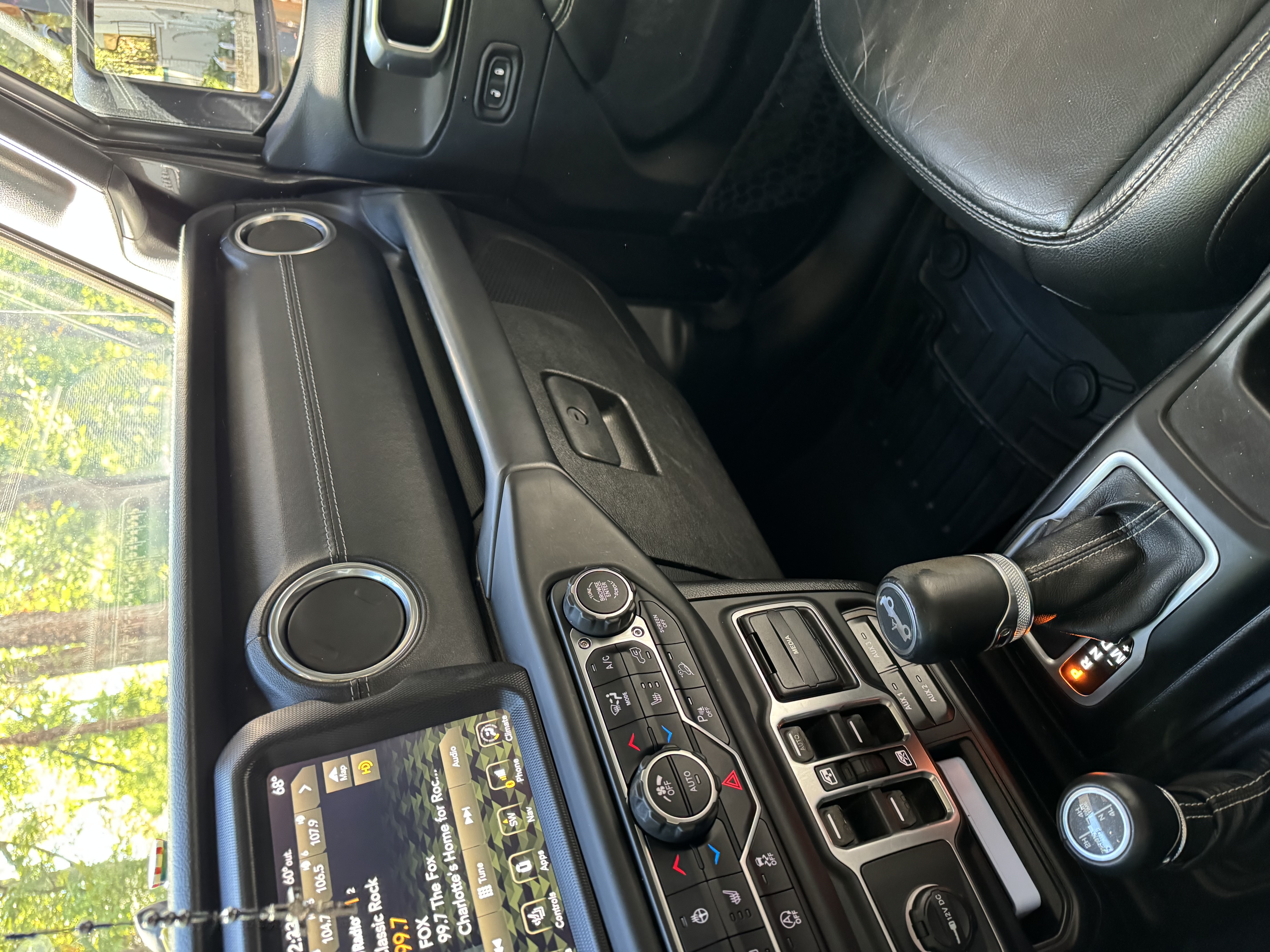 Used 2018 Jeep Wrangler Unlimited Sahara w/ Dual Top Group AWD/4WD image 15