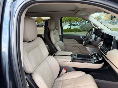 Used 2024 Lincoln Navigator L Reserve AWD/4WD image 13