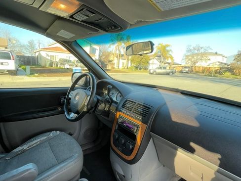 Used 2005 Saturn Relay Level 3 w/ Safety Pkg FWD image 10