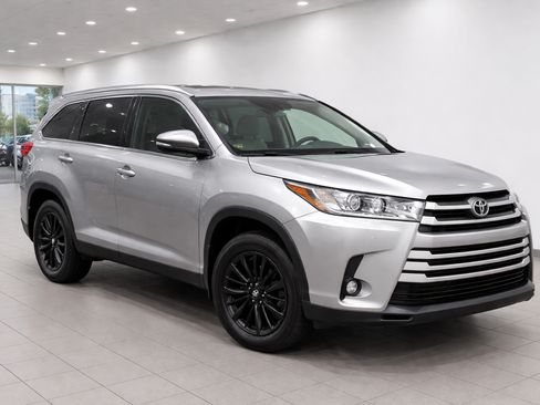 Used 2019 Toyota Highlander XLE image 1