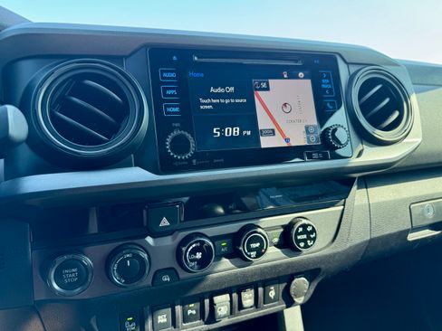 Used 2018 Toyota Tacoma TRD Off-Road w/ Technology Package AWD/4WD image 19