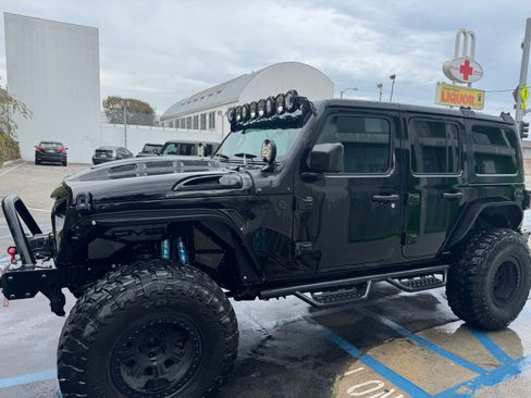 Used 2018 Jeep Wrangler Unlimited Sport S AWD/4WD image 1