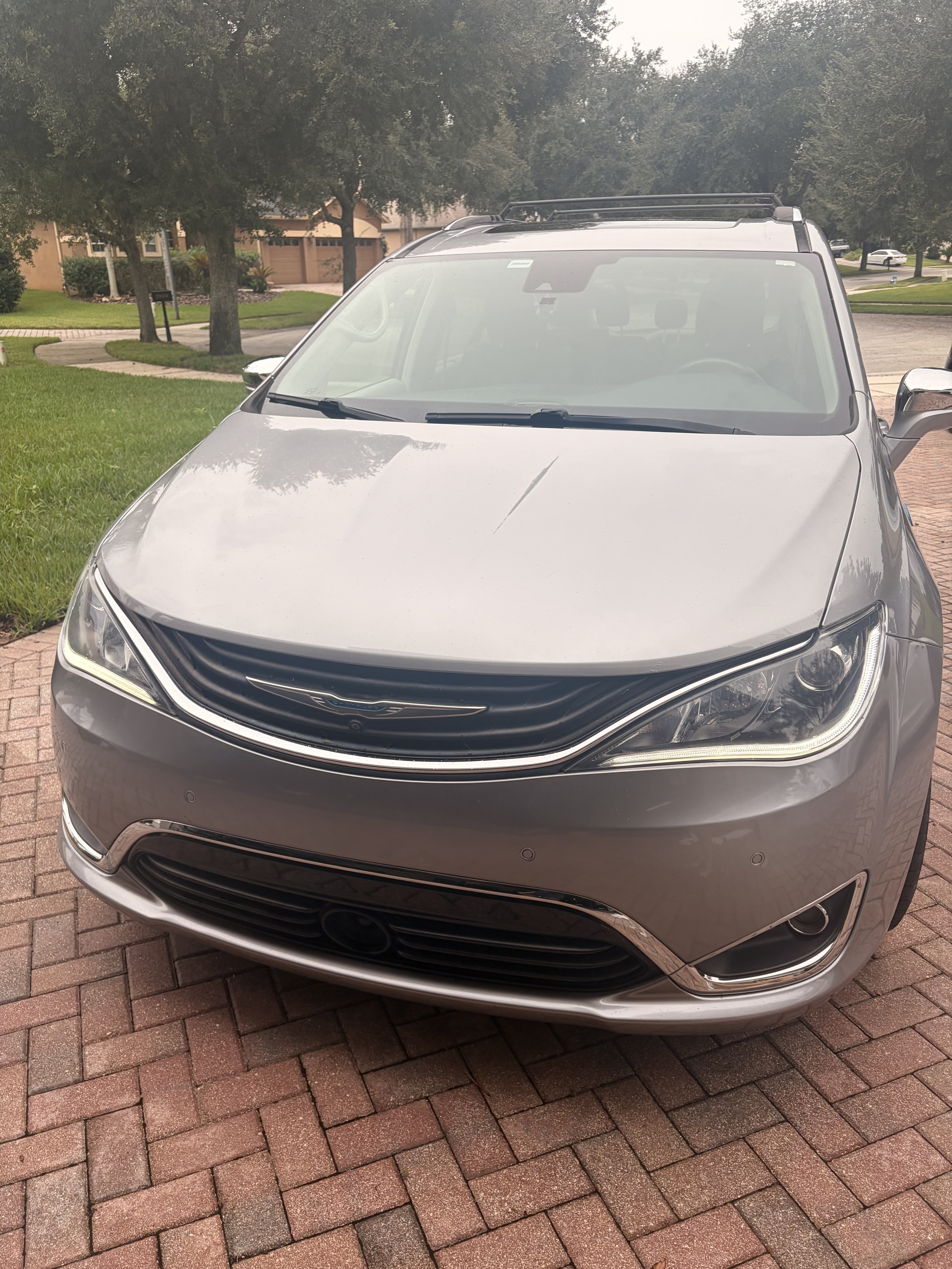 Used 2018 Chrysler Pacifica Limited w/ Advanced Safetytec Group FWD image 4