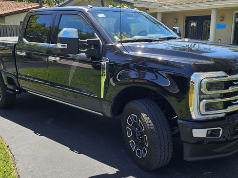 Used 2023 Ford F250 Platinum image 4