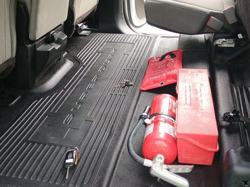 Used 2017 Ford F250 XL w/ Power Equipment Group image 18