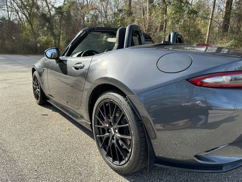 Used 2017 MAZDA MX-5 Miata Club w/ Brembo/BBS Package image 15