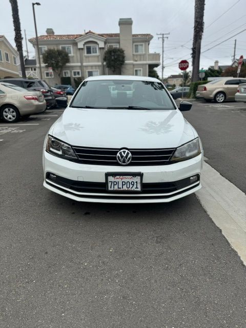 Used 2016 Volkswagen Jetta Sport w/ Lighting Package FWD image 1