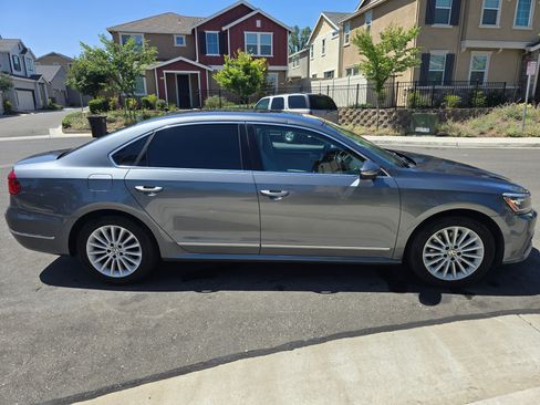 Used 2016 Volkswagen Passat 1.8T SE w/ Lighting Package (P06) image 10