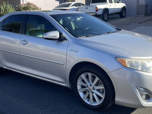 Used 2013 Toyota Camry XLE image 2