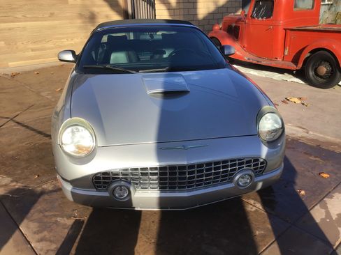 Used 2005 Ford Thunderbird Deluxe image 2