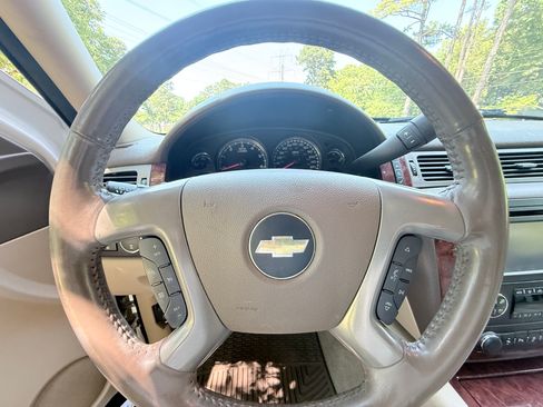 Used 2014 Chevrolet Suburban LTZ AWD/4WD image 16