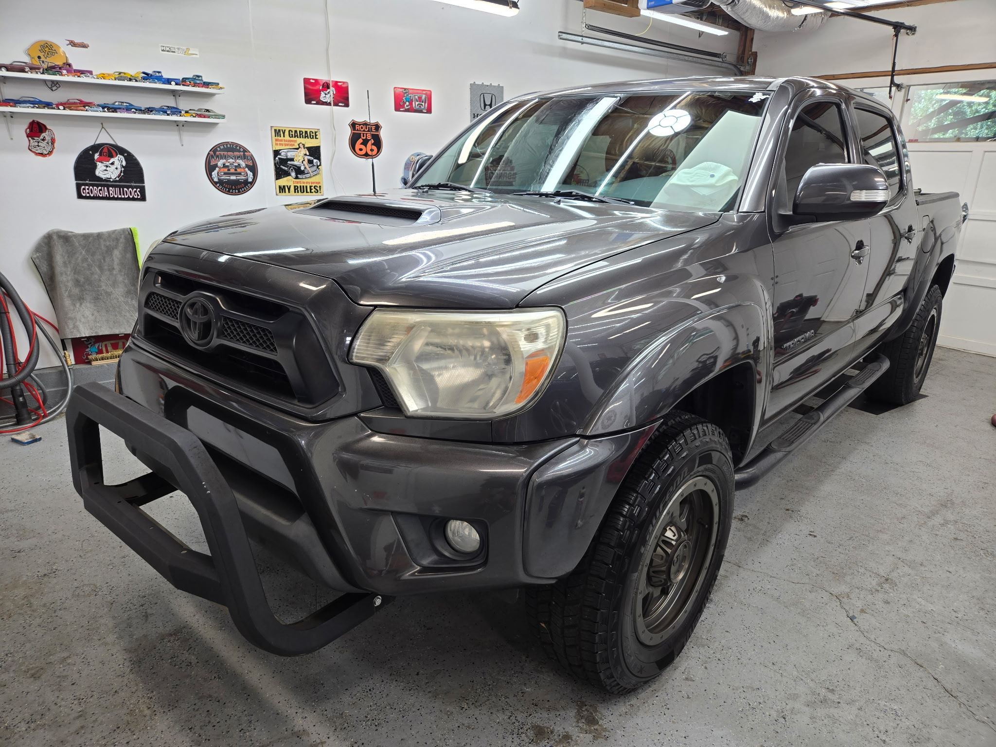 Used 2014 Toyota Tacoma 4x4 Double Cab w/ TRD Sport Package image 1