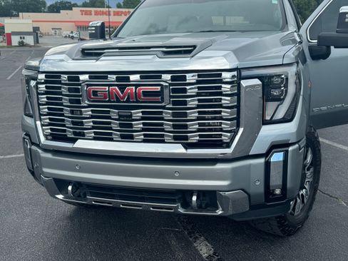 Used 2024 GMC Sierra 2500 Denali w/ Denali Reserve Package AWD/4WD image 14