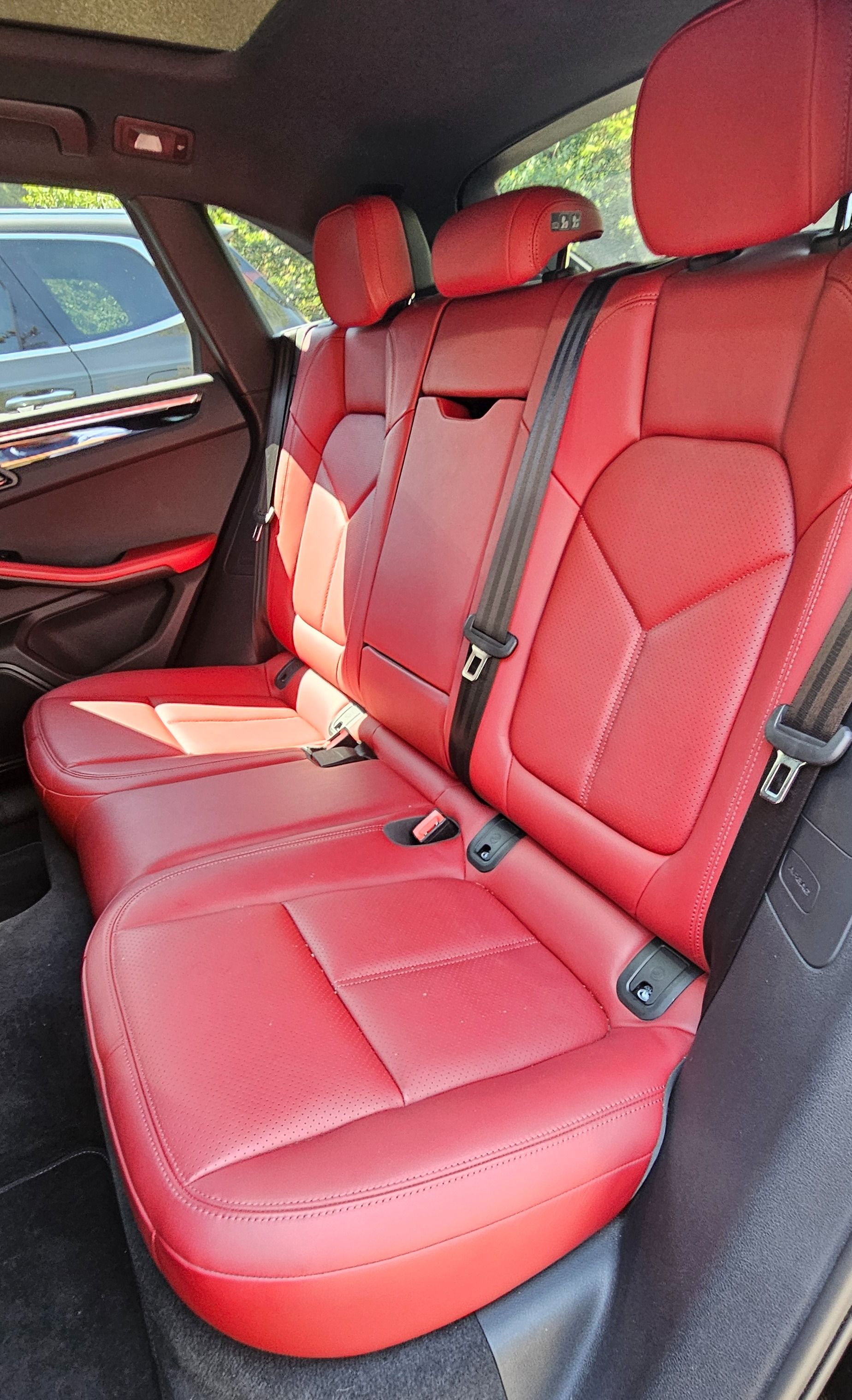 Used 2024 Porsche Macan S AWD/4WD image 11