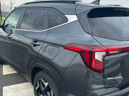Used 2024 Kia Seltos EX image 6