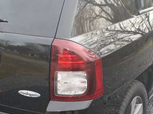 Used 2016 Jeep Compass High Altitude image 8