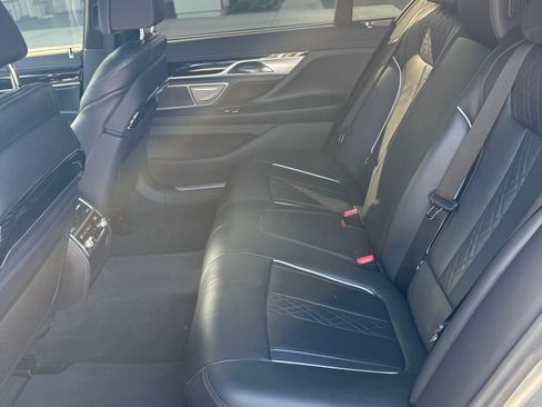 Used 2021 BMW 740i w/ M Sport Package image 9