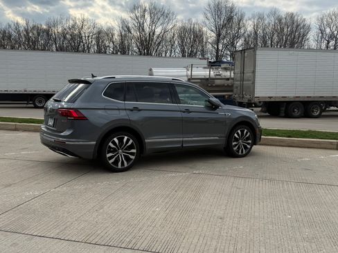 Used 2020 Volkswagen Tiguan SEL Premium R-Line image 6
