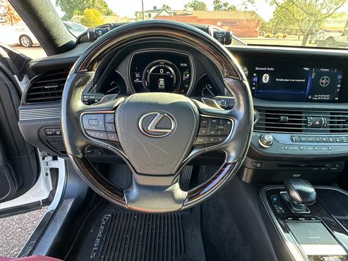 Used 2018 Lexus LS 500h w/ Luxury Package image 8
