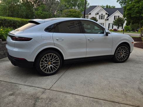Used 2023 Porsche Cayenne Platinum Edition AWD/4WD image 12