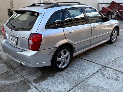 Used 2002 MAZDA Protege5 FWD image 4