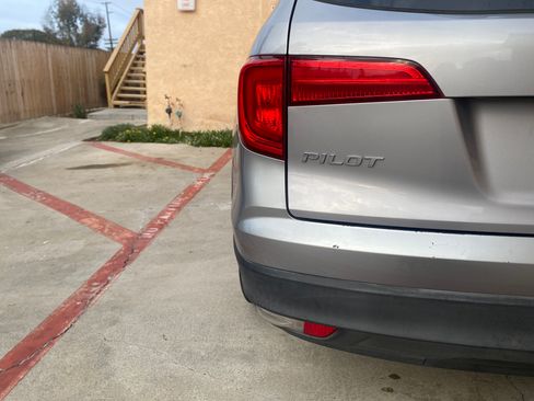 Used 2017 Honda Pilot EX image 9