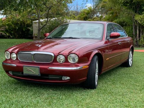 Used 2005 Jaguar XJ8 8 L Sedan 4D image 1