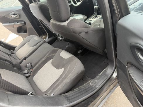 Used 2014 Jeep Cherokee Sport FWD image 23