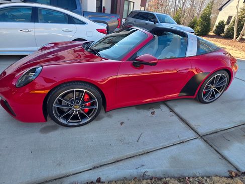 Used 2021 Porsche 911 image 8