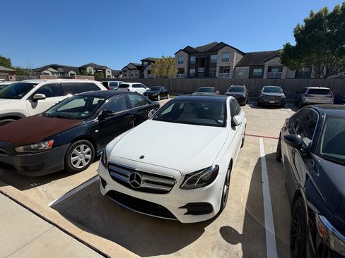 Used 2018 Mercedes-Benz E 300 image 1