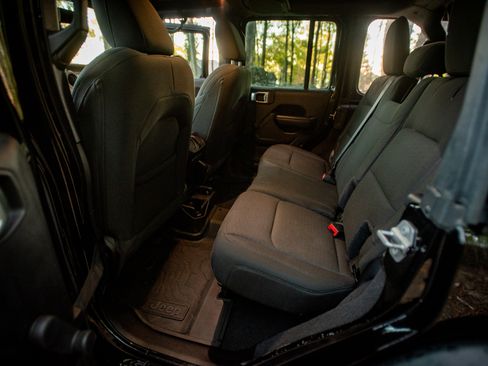 Used 2020 Jeep Wrangler Unlimited Sport image 10