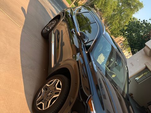 Used 2023 Hyundai Santa Fe SEL Premium image 1