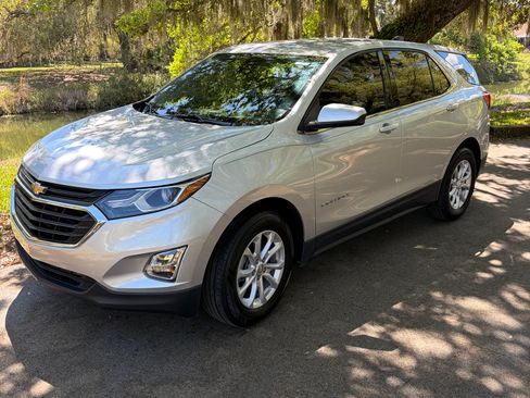 Used 2020 Chevrolet Equinox LT image 1