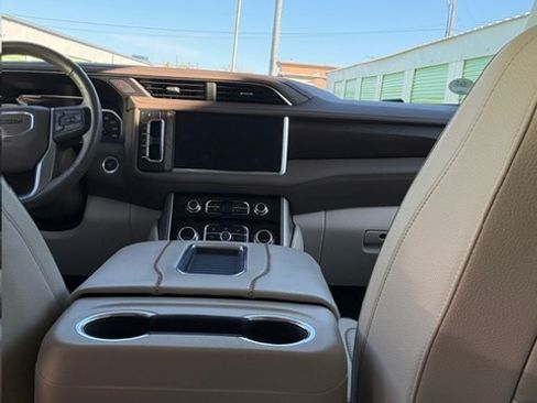 Used 2021 GMC Yukon Denali w/ LPO, Illumination Package image 17