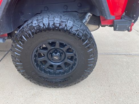 Used 2020 Jeep Wrangler Unlimited Rubicon w/ LED Lighting Group image 15