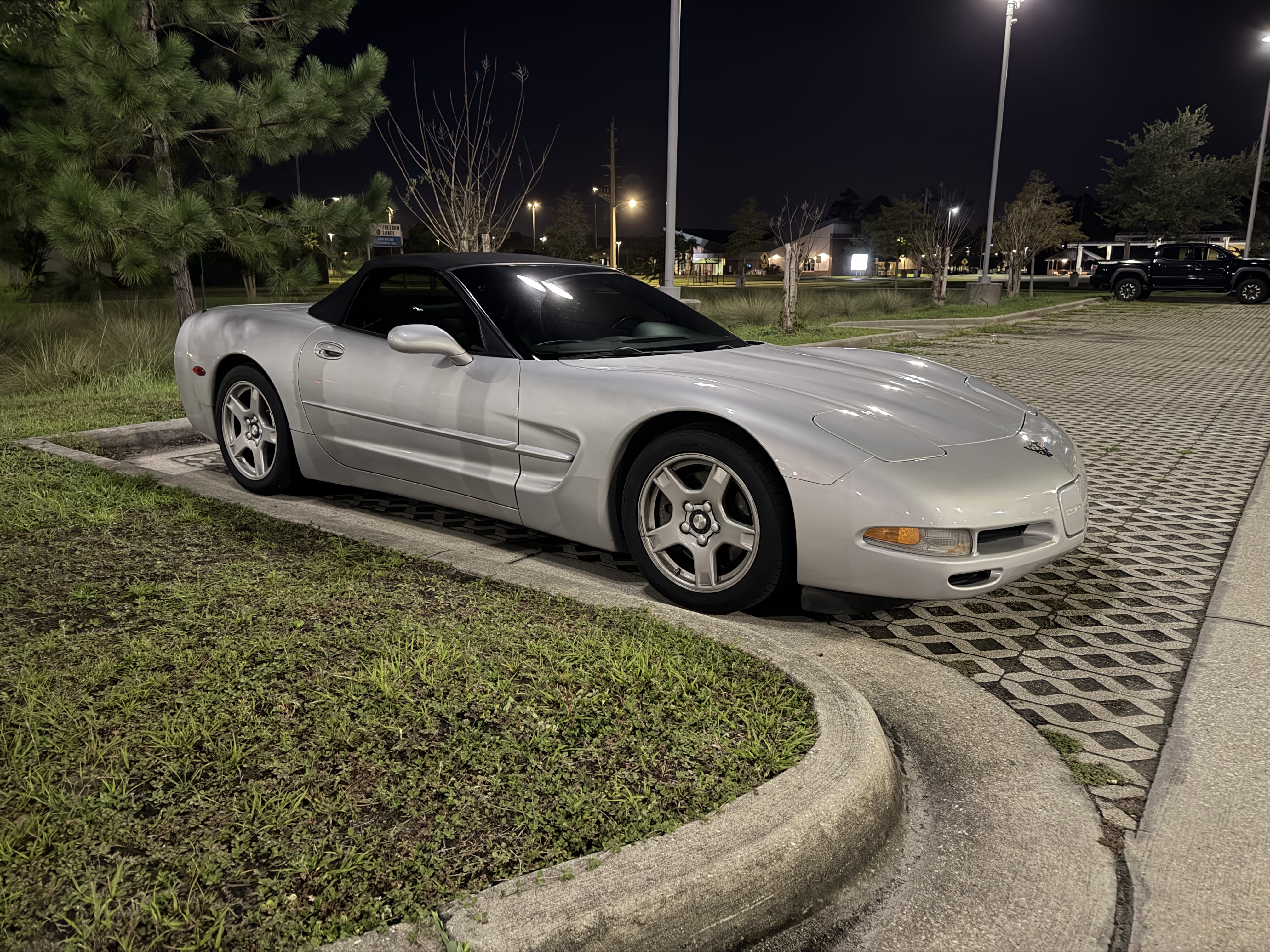 Used 1998 Chevrolet Corvette Convertible w/ Memory Pkg RWD image 1