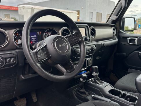 Used 2020 Jeep Gladiator Sport image 9