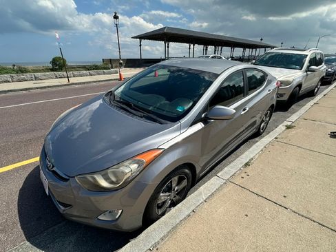 Used 2013 Hyundai Elantra GLS w/ Preferred Pkg FWD image 5