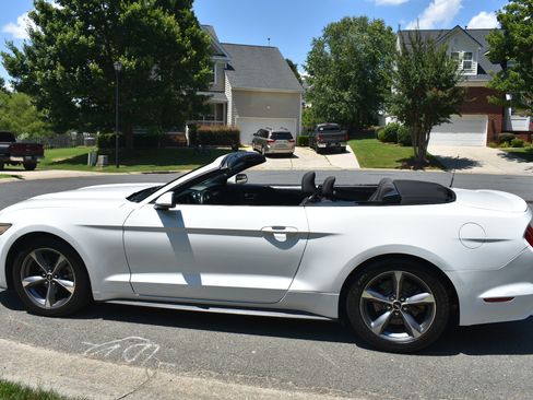 Used 2015 Ford Mustang Convertible w/ Equipment Group 051A RWD image 18