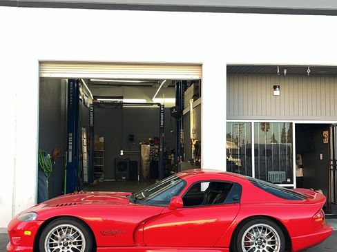 Used 2002 Dodge Viper GTS image 2