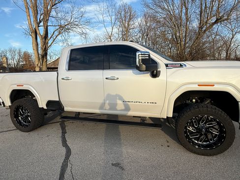 Used 2023 GMC Sierra 3500 Denali w/ Denali Ultimate Package image 8