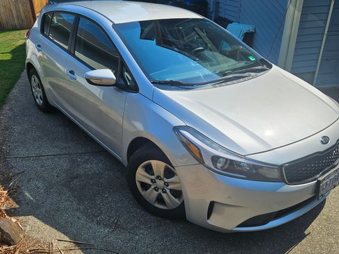 Used 2017 Kia Forte LX image 1