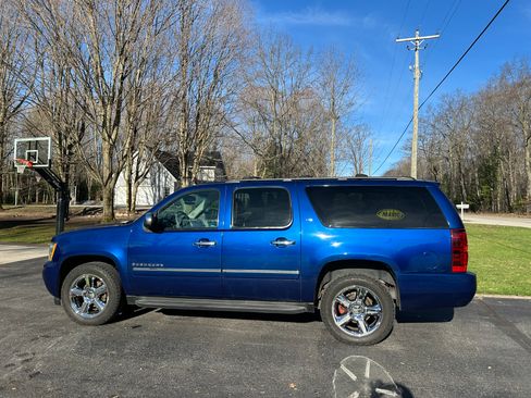 Used 2012 Chevrolet Suburban LTZ image 1