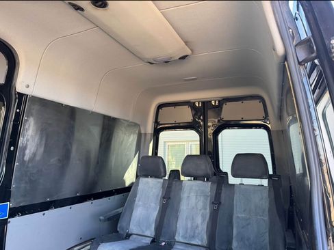 Used 2017 Mercedes-Benz Sprinter 2500 image 6