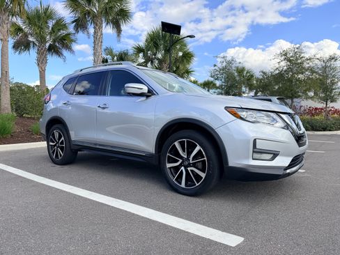 Used 2020 Nissan Rogue SL w/ Premium Package image 2