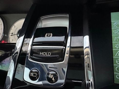 Used 2011 Rolls-Royce Ghost image 24