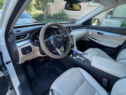 Used 2019 INFINITI QX50 Essential w/ Premium Heat Package FWD image 2