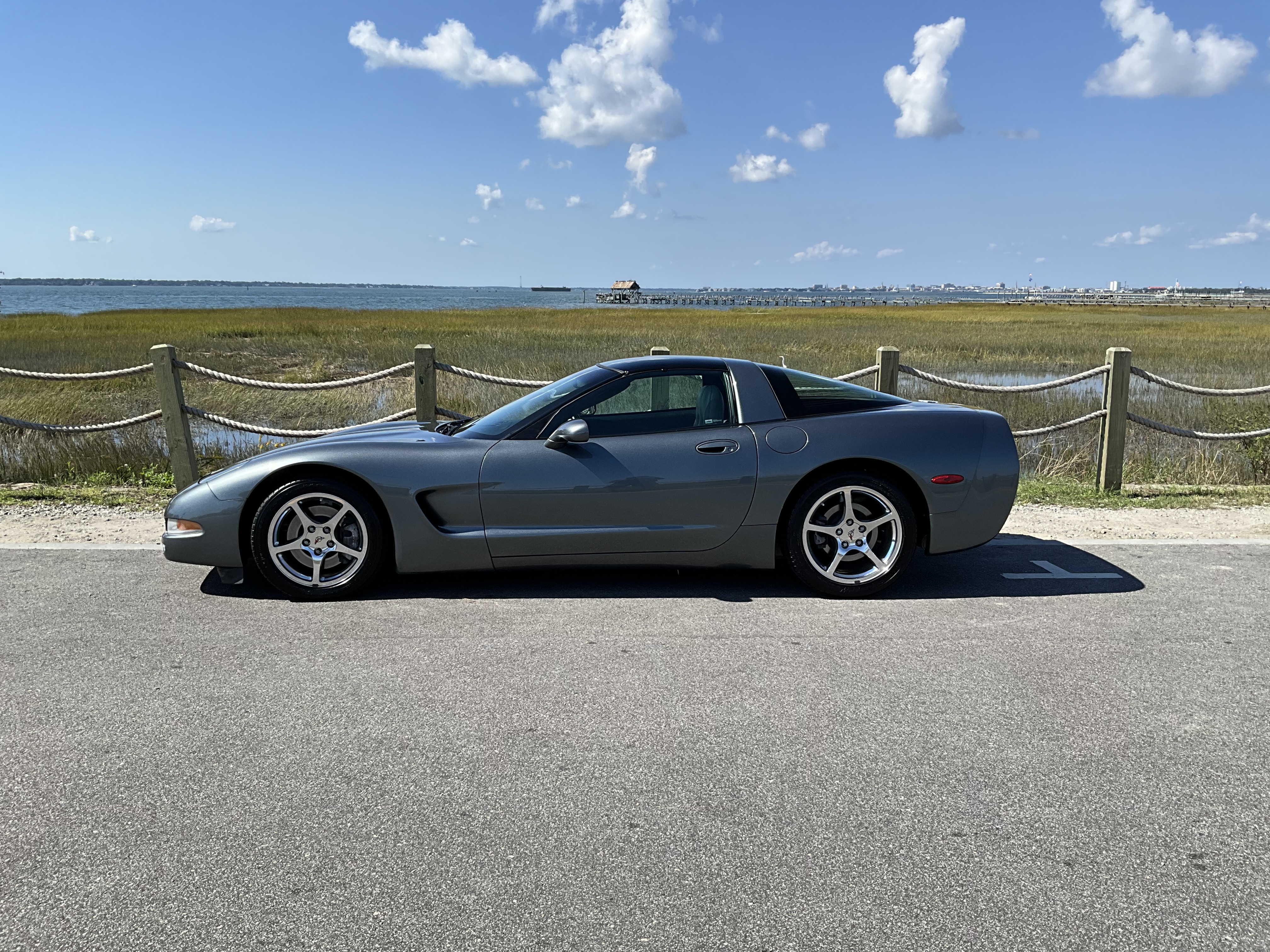 Used 2003 Chevrolet Corvette Coupe w/ Preferred Equipment Group RWD image 16