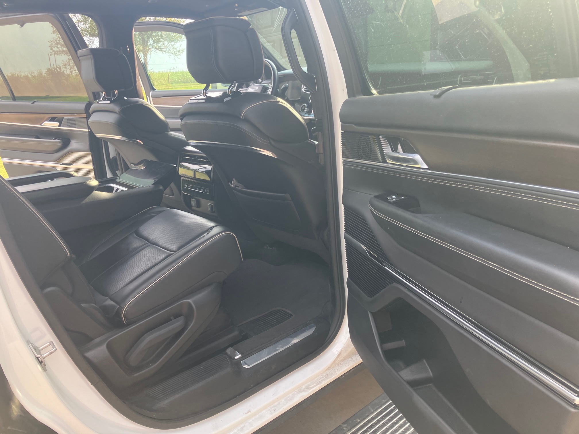 Used 2023 Jeep Grand Wagoneer Series II AWD/4WD image 14